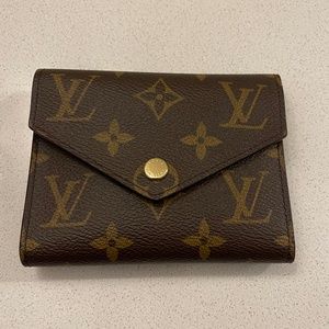 Louis Vuitton Women’s Victoria’s Wallet